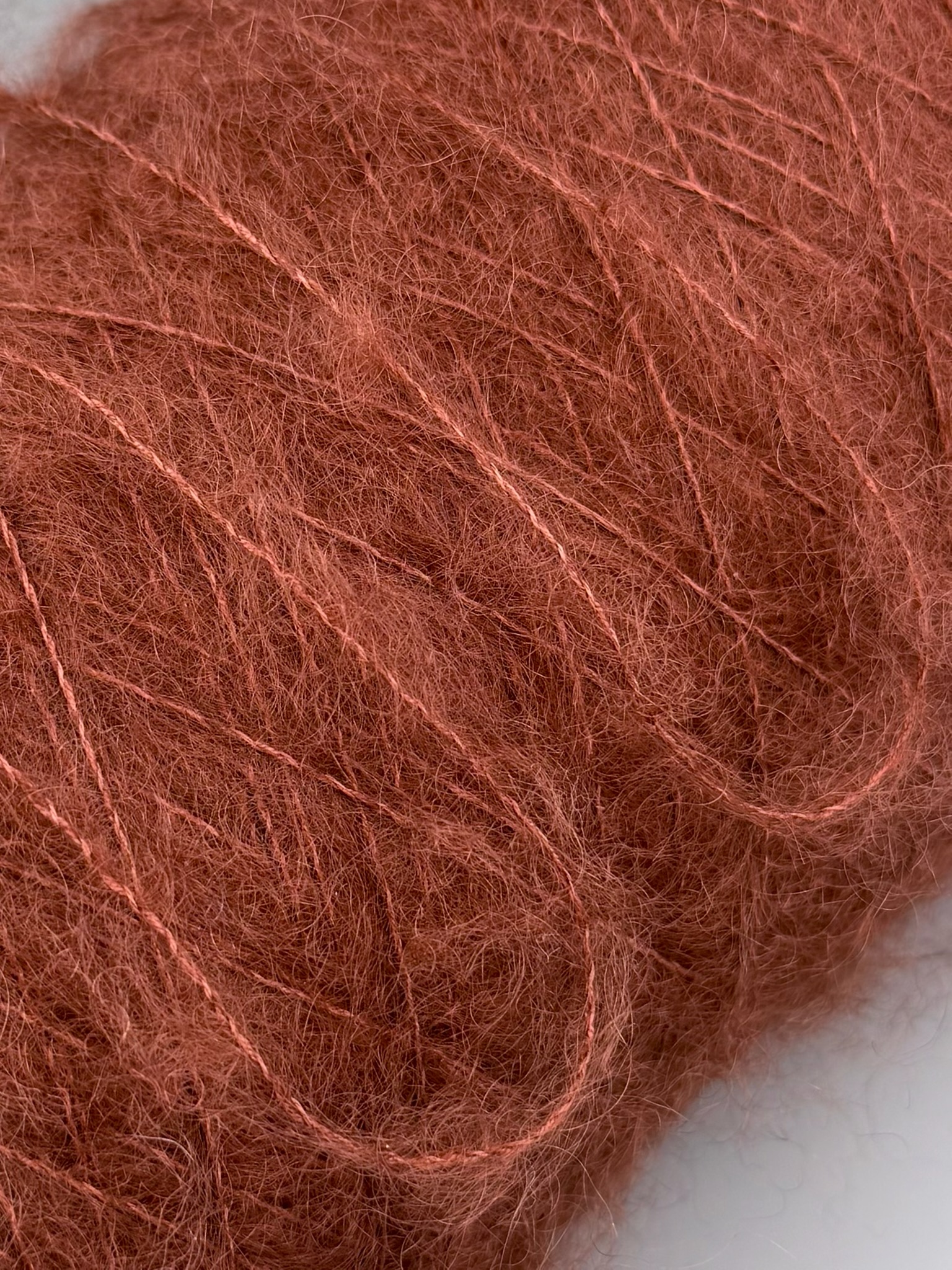 Sesia Eiffel – Fil Kid Mohair et Soie Mulberry 300m/100g Brun 5883